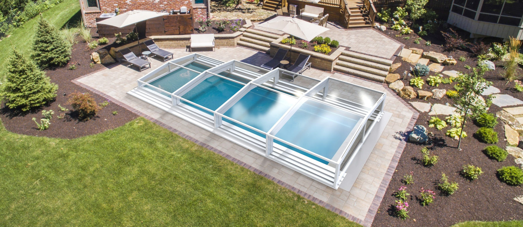 Retractable pool enclosure